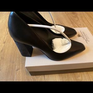 Prezioso Size 7 Black Leather Pumps